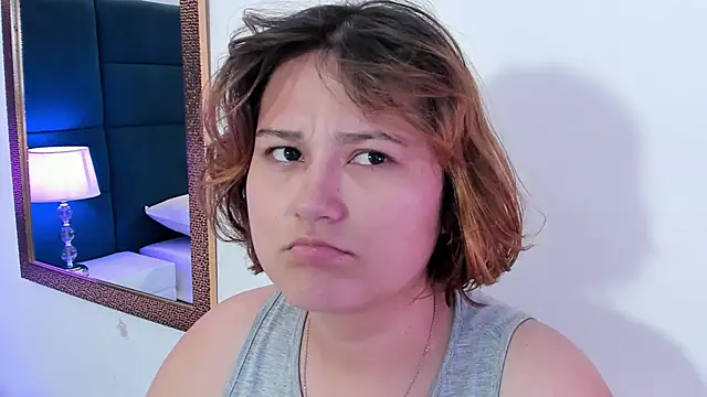 isa grey  online show from 11/10/25, 04:39