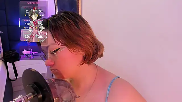 Snapshot of isa_grey_ chatting on 10/19/25, 04:15 isa grey online show from 10/19/25, 04:15