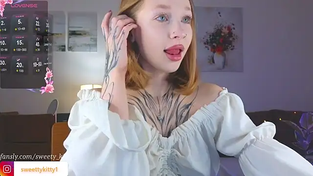 sweettykitty online show from 10/25/25, 11:42