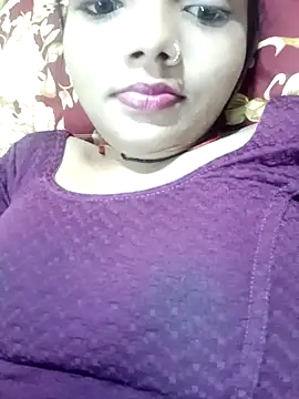 Snapshot of Hitsda chatting on 11/04/25, 02:21 Hitsda online show from 11/04/25, 02:21