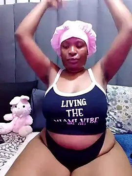 Snapshot of MrsMxx25 chatting on 10/19/25, 08:22 MrsMxx25 online show from 10/19/25, 08:22