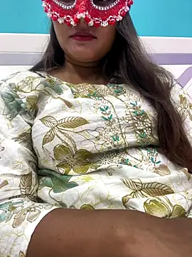 Snapshot of Naughty-Kamini chatting on 09/28/25, 04:58 Naughty-Kamini online show from 09/28/25, 04:58