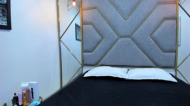 NavannyCattan online show from 11/19/25, 04:23