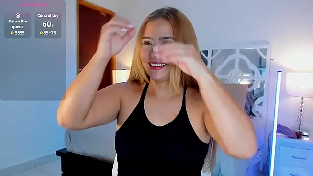 MikaelaStone online show from 12/04/25, 11:20