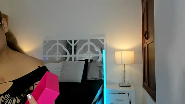 MikaelaStone online show from 11/30/25, 11:22