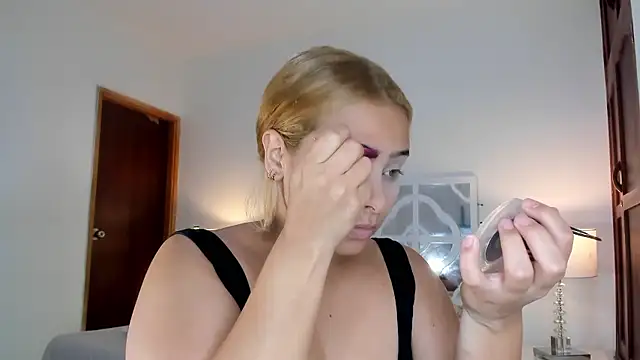 Snapshot of MikaelaStone chatting on 01/16/26, 12:20 MikaelaStone online show from 01/16/26, 12:20