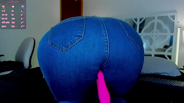 Snapshot of MikaelaStone chatting on 01/05/26, 05:27 MikaelaStone online show from 01/05/26, 05:27