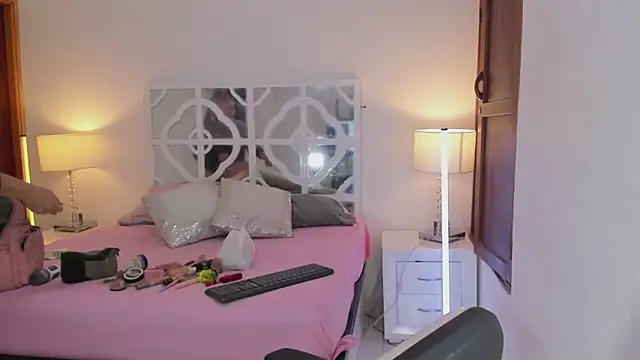 Snapshot of MikaelaStone chatting on 02/12/26, 10:26 MikaelaStone online show from 02/12/26, 10:26