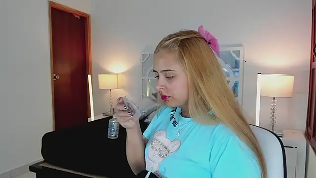 Snapshot of MikaelaStone chatting on 02/01/26, 01:09 MikaelaStone online show from 02/01/26, 01:09