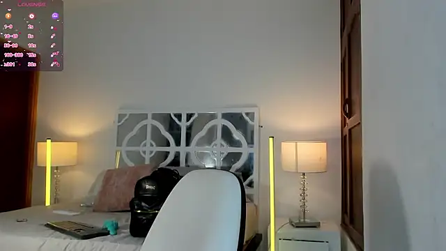 Snapshot of MikaelaStone chatting on 01/08/26, 12:22 MikaelaStone online show from 01/08/26, 12:22