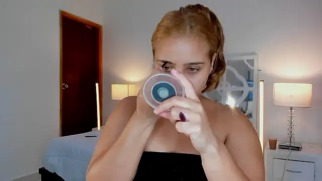 Snapshot of MikaelaStone chatting on 01/19/26, 10:41 MikaelaStone online show from 01/19/26, 10:41