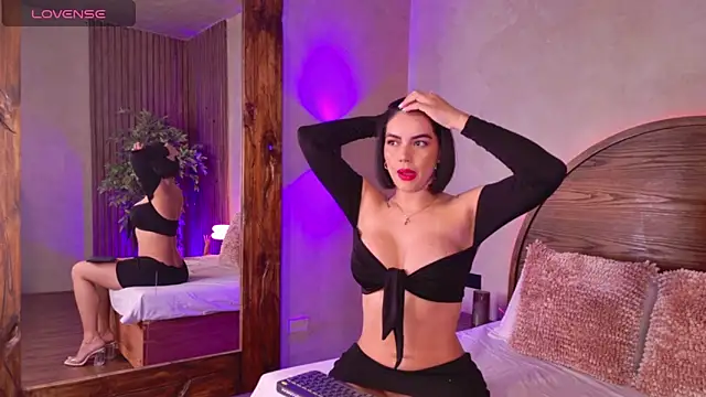 renata black  online show from 04/23/26, 10:44