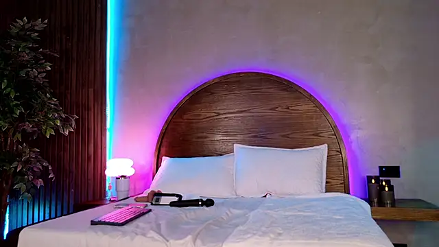 renata black  online show from 11/18/25, 10:18