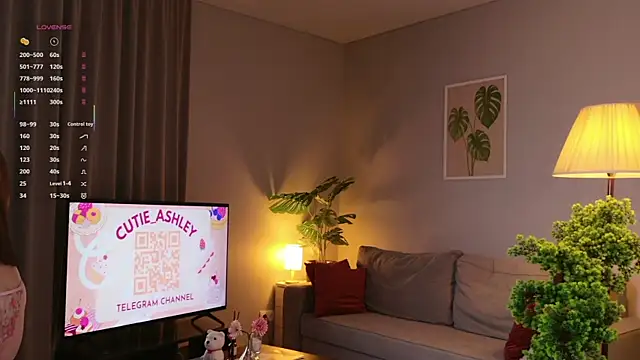 Luna Foxy online show from 10/08/25, 02:18