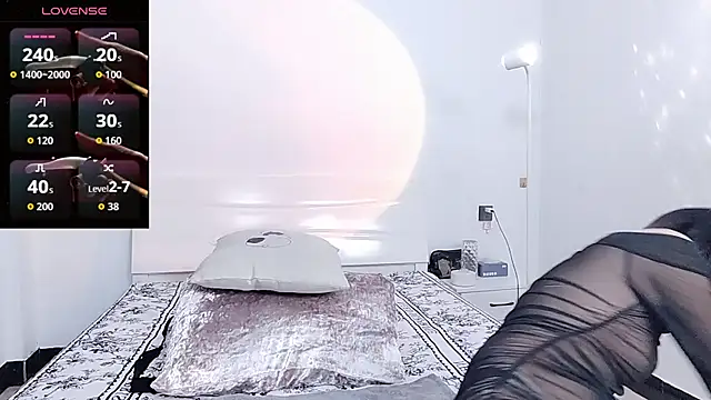 YIWA-2000 online show from 11/14/25, 06:28