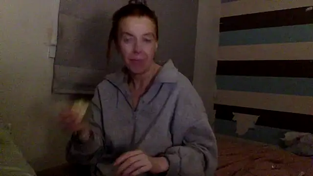 Snapshot of Bellababexox chatting on 06/17/26, 01:38 Bellababexox online show from 06/17/26, 01:38