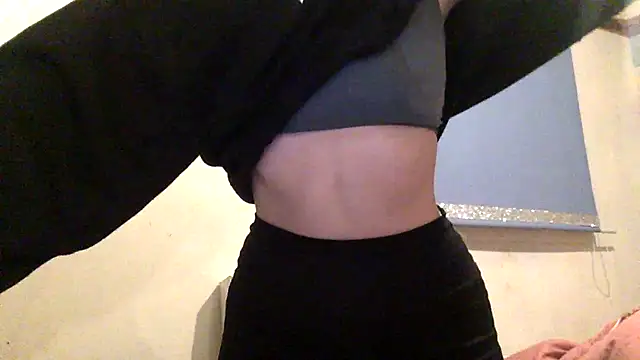 Snapshot of Bellababexox chatting on 10/18/25, 04:47 Bellababexox online show from 10/18/25, 04:47