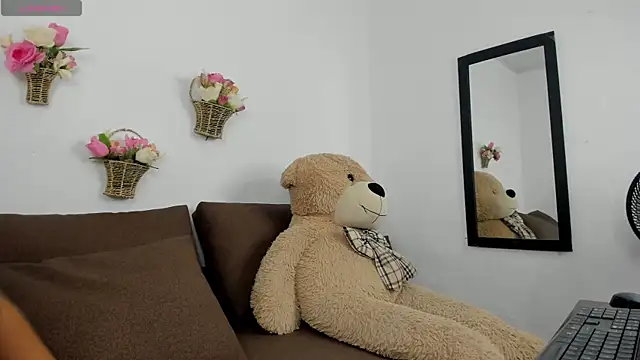 Dina haddad online show from 09/24/25, 03:02