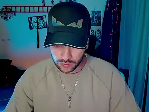 cortelioni massimo  online show from 11/06/25, 02:48