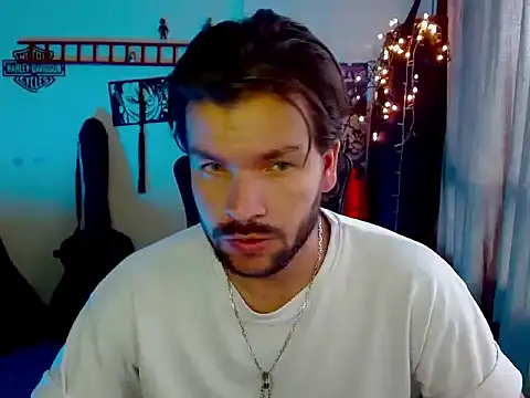 cortelioni massimo  online show from 11/18/25, 08:01