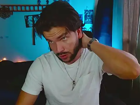 cortelioni massimo  online show from 10/25/25, 08:31