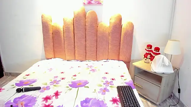 Snapshot of AndreaSweet2 chatting on 01/15/26, 06:22 AndreaSweet2 online show from 01/15/26, 06:22