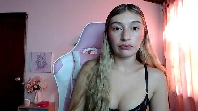 SophiaaLee online show from 03/15/26, 09:22