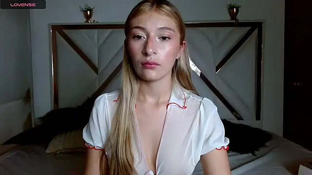 SophiaaLee online show from 09/09/25, 10:41