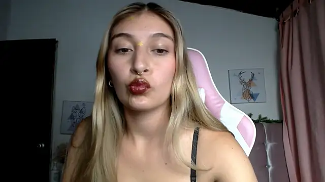 SophiaaLee online show from 04/24/26, 12:12