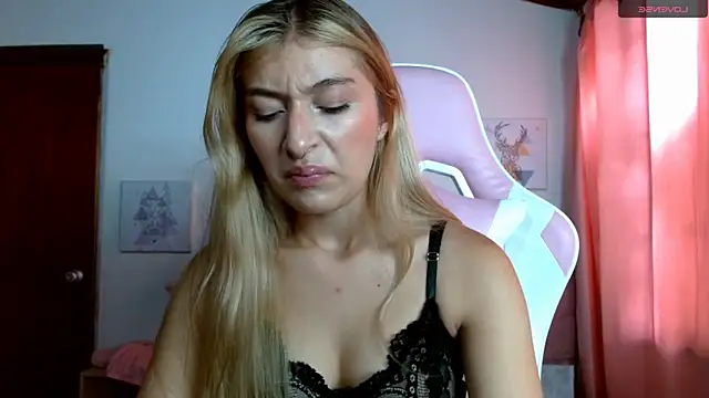 SophiaaLee online show from 10/12/25, 04:08