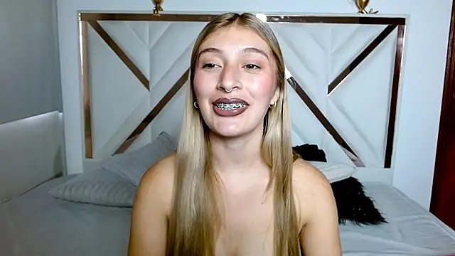 SophiaaLee online show from 02/14/26, 09:37