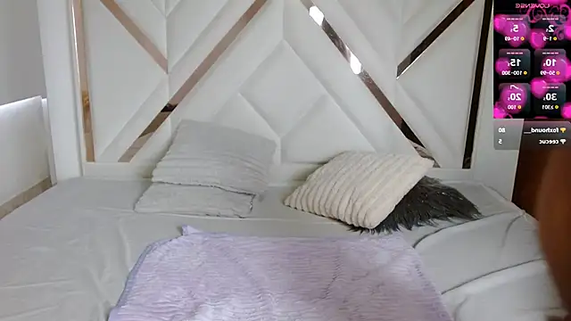 SophiaaLee online show from 10/04/25, 08:43