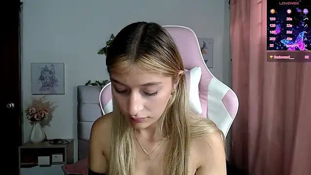 SophiaaLee online show from 09/24/25, 10:38