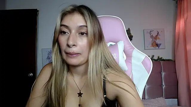 SophiaaLee online show from 03/04/26, 10:39