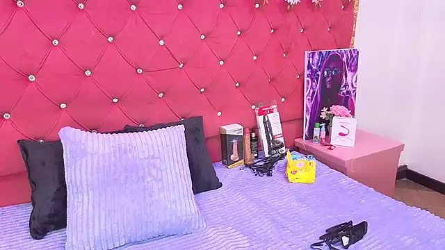 Nanis James online show from 09/16/25, 03:29