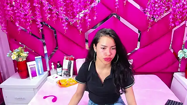 Nanis James online show from 12/14/25, 04:08