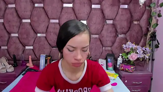 Nanis James online show from 05/10/26, 03:10