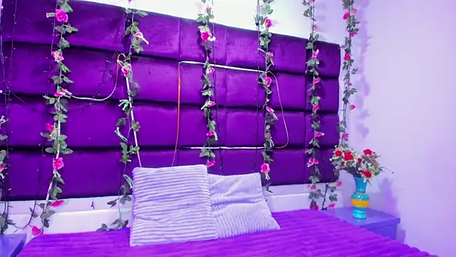 Nanis James online show from 04/19/26, 02:56