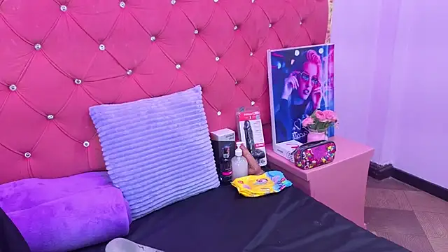 Nanis James online show from 10/05/25, 02:57