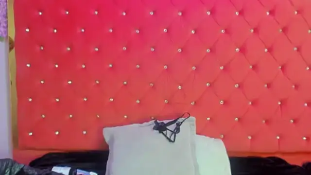 Nanis James online show from 04/01/26, 02:35