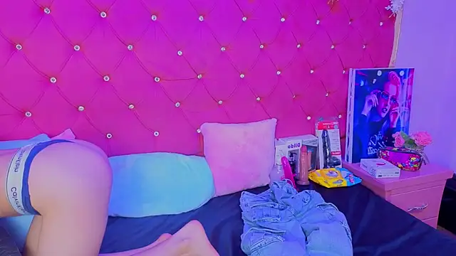 Nanis James online show from 10/28/25, 02:45