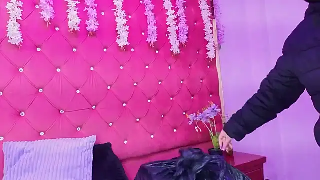 Nanis James online show from 01/11/26, 03:24