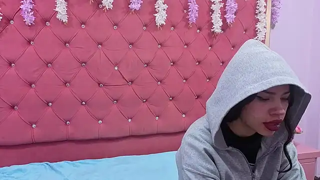 Nanis James online show from 11/11/25, 02:39