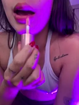 Snapshot of Mavii_ chatting on 12/20/25, 04:54 Mavii online show from 12/20/25, 04:54