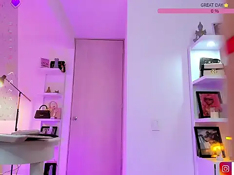 Snapshot of isa-gomez chatting on 09/23/25, 04:08 isa-gomez online show from 09/23/25, 04:08