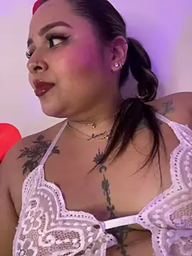 Snapshot of ashley-swift- chatting on 02/27/26, 08:03 ashley-swift- online show from 02/27/26, 08:03