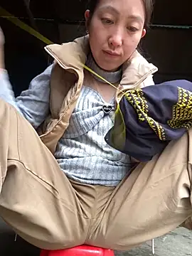 Huong-Ly online show from 11/20/25, 01:28