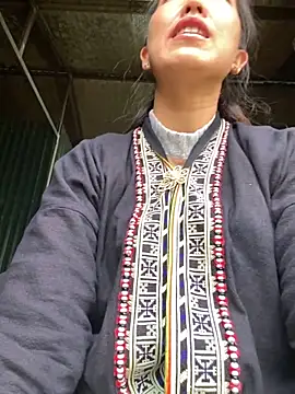 Huong-Ly online show from 11/16/25, 08:19