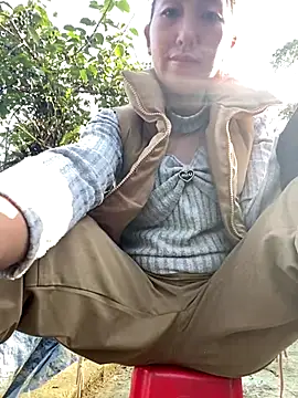 Huong-Ly online show from 11/27/25, 07:53