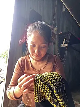 Huong-Ly online show from 10/08/25, 07:21